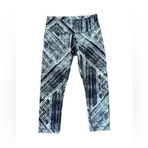 LULULEMON Black/White Pattern 3/4 Capri Leggings Size 6